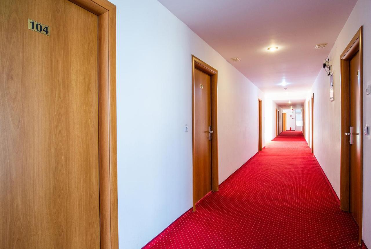 Hotel Dana Satu Mare Exterior photo